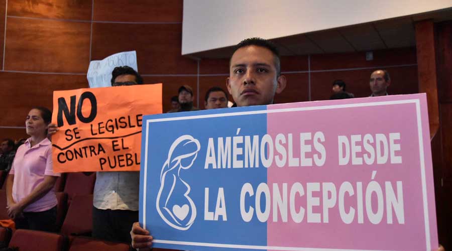 Resultado de imagen para grupos pro vida en oaxaca en las afueras del congreso