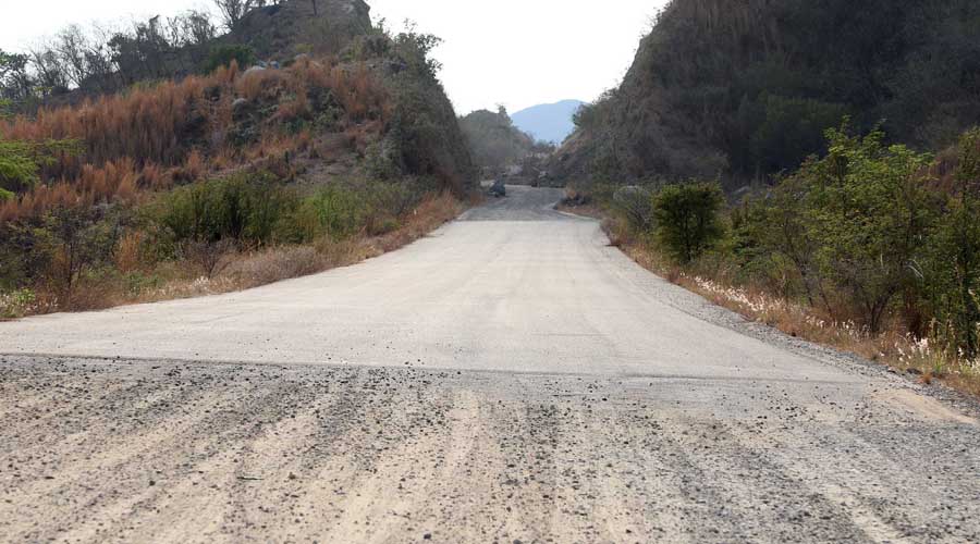 Recorta AMLO 60 por ciento a carreteras oaxaqueñas