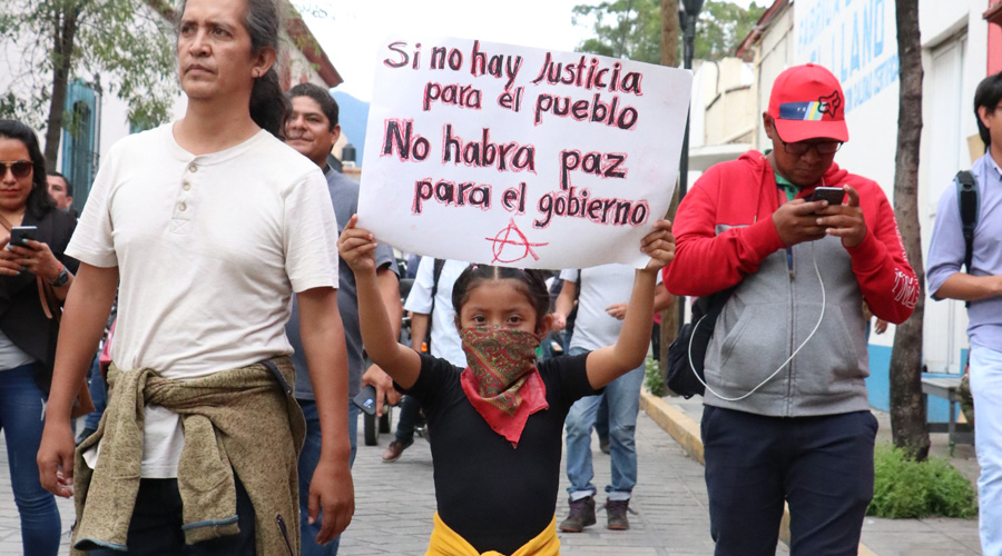 Marchan en Oaxaca a medio siglo de Tlatelolco