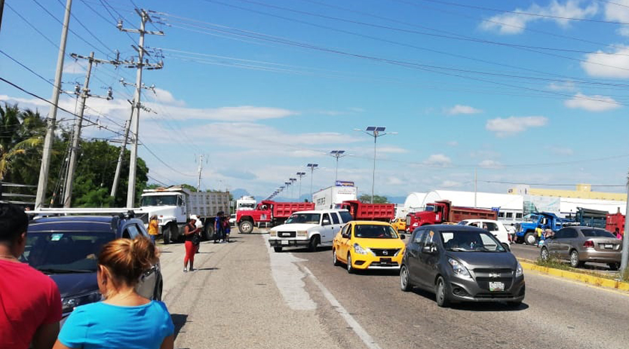 Bloquean la carretera Salina Cruz – Tehuantepec