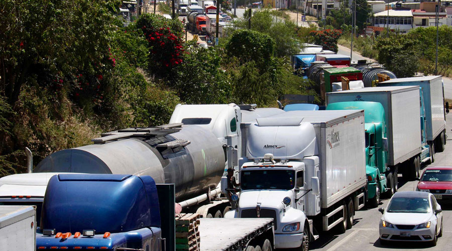 Mal estado de carreteras afecta al transporte de carga