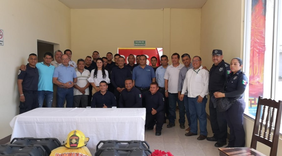Bomberos de Juchitán reciben equipos de respiración autónomos