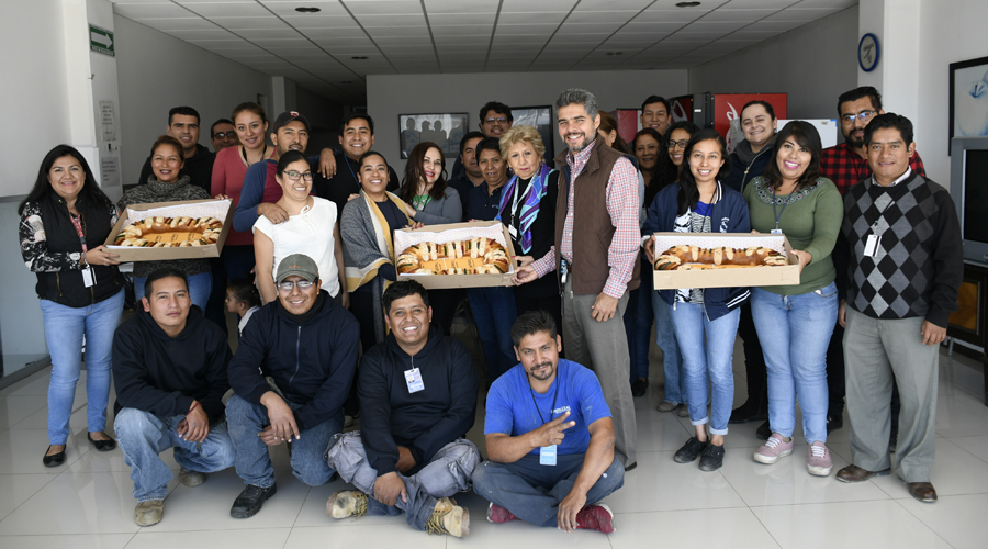 Parten la tradicional Rosca de Reyes en El Imparcial