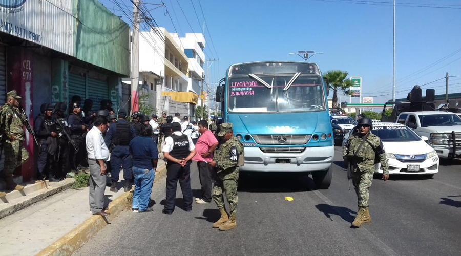 Detención de vehículos irregulares causa riña en Salina Cruz