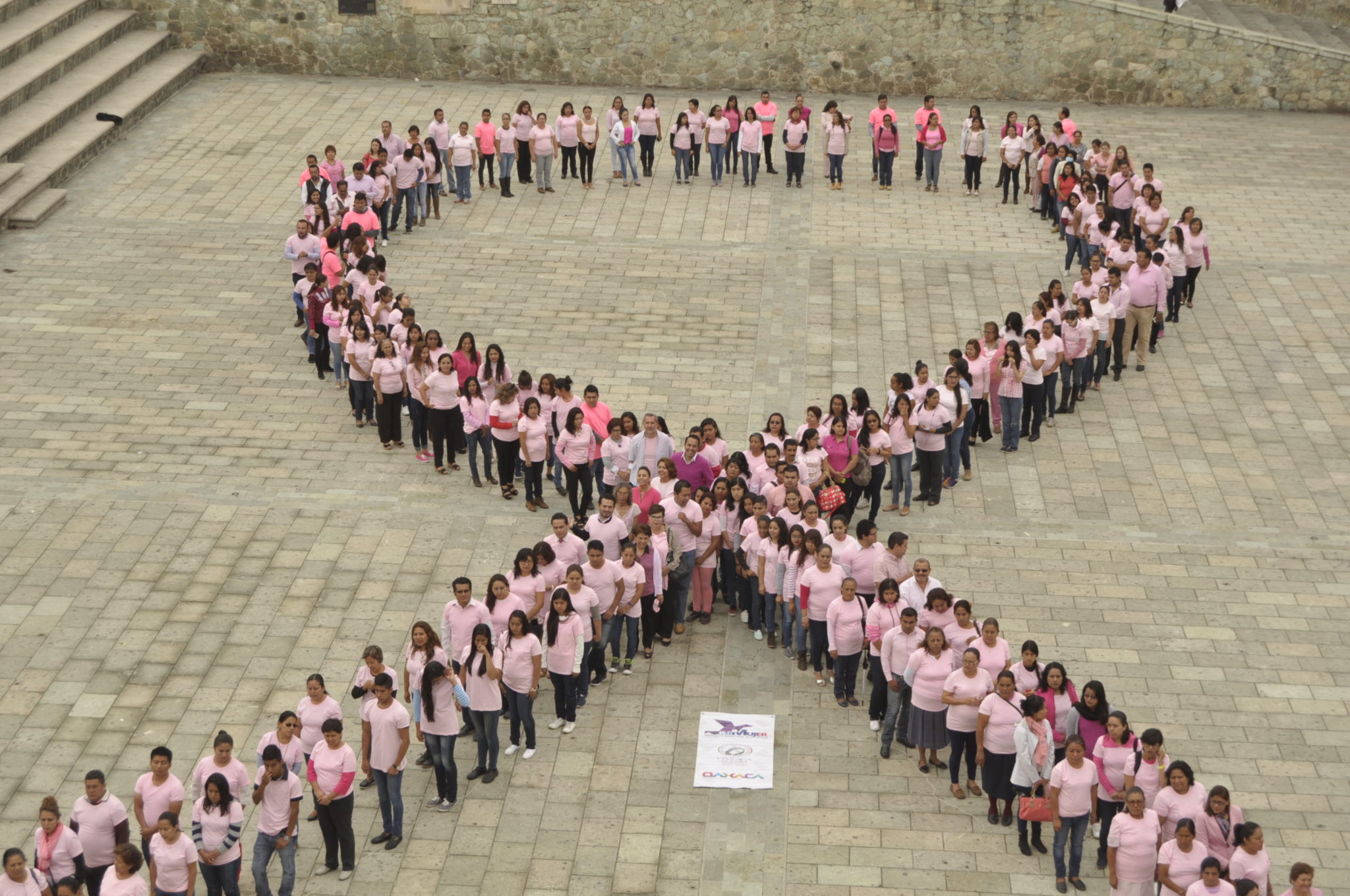 Monumental moño contra el cáncer de mama en Oaxaca - El Imparcial de Oaxaca
