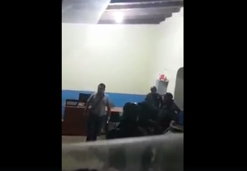 Video: Indigna ofensa de síndico de Miahuatlán a policías | El Imparcial de Oaxaca
