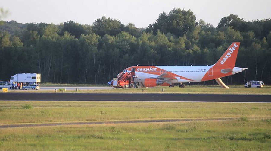 Avión aterriza de emergencia en Alemania por charla sobre terrorismo