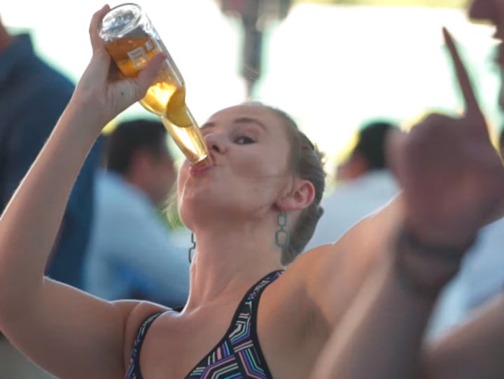 Video: El ejercicio para los amantes de la cerveza: ‘Beer Yoga’