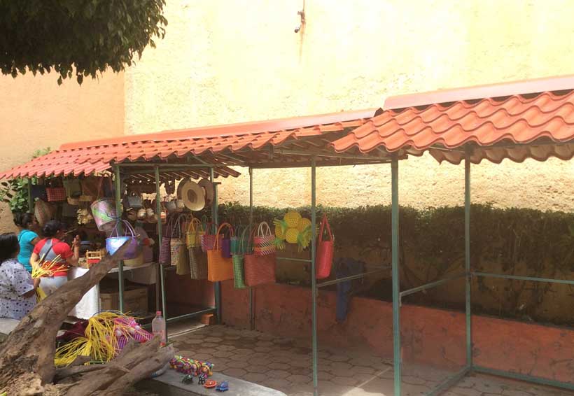 Comienza reubicación de comerciantes y artesanos en la Mixteca