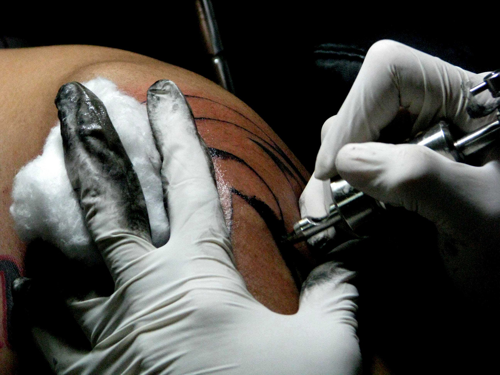 Los peligros en tu salud que no sabías por hacerte un tatuaje | El Imparcial de Oaxaca