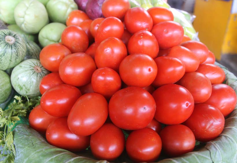 En Oaxaca suben precios del tomate, aguacate y pollo