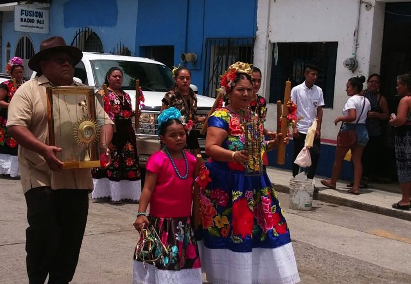 Pirotécnicos celebran Corpus Christi en Juchitán