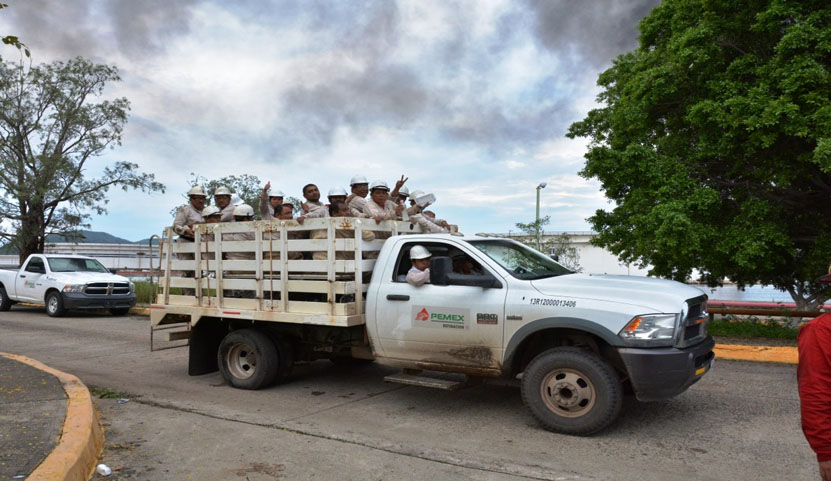 Contratan a obreros  para la limpieza  en la Refinería | El Imparcial de Oaxaca