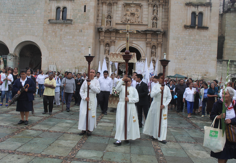 Encabeza Arzobispo procesión del Corpus | El Imparcial de Oaxaca