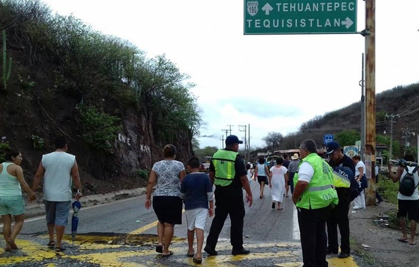 Puente Tequisistlán genera afectaciones a la Iniciativa Privada | El Imparcial de Oaxaca