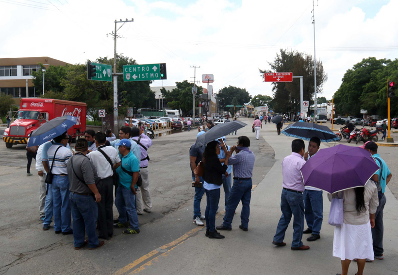 Gritan “traidores” a dirigentes de la S-22 | El Imparcial de Oaxaca