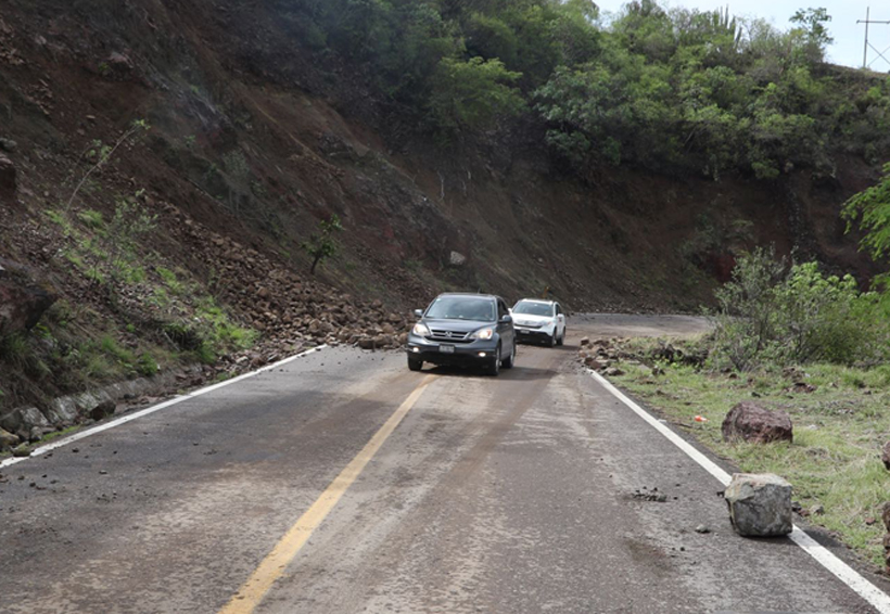 Más de 20 derrumbes en carreteras de Oaxaca