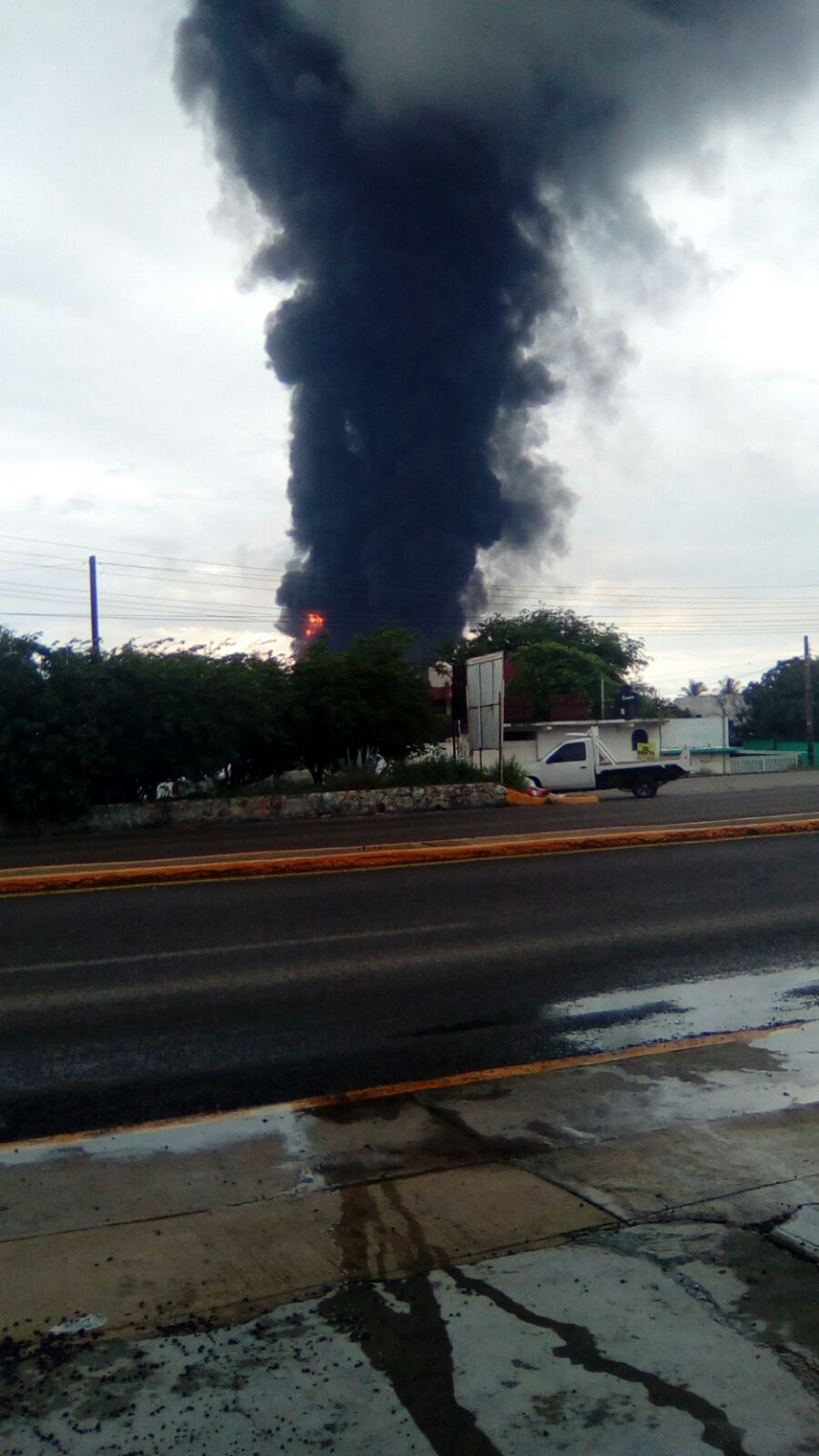 Video: Incendio en la refinería “Antonio Dovalí Jaime” de Salina Cruz.