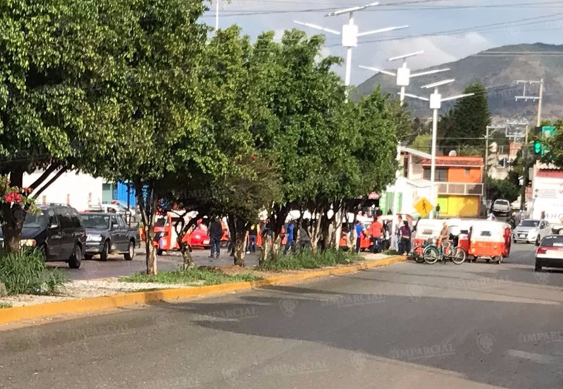 Agremiados de la CTM se manifiestan en el palacio municipal de San Antonio de la Cal | El Imparcial de Oaxaca