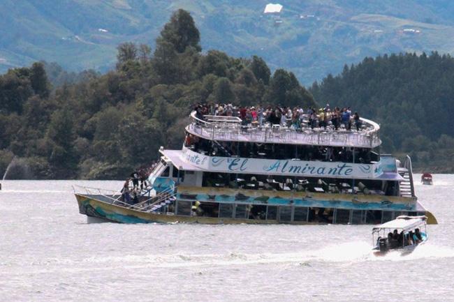 En Colombia reinician búsqueda de 16 turistas desaparecidos en naufragio | El Imparcial de Oaxaca En Colombia reinician búsqueda de 16 turistas desaparecidos en naufragio | El Imparcial de Oaxaca