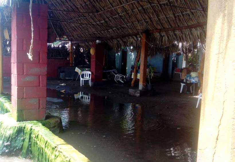 Dañada una playa en Juchitán ante inundaciones