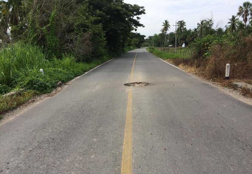 Acusan deterioro de carreteras de la Costa rehabilitadas con Fonden
