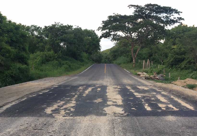 Acusan deterioro de carreteras de la Costa rehabilitadas con Fonden