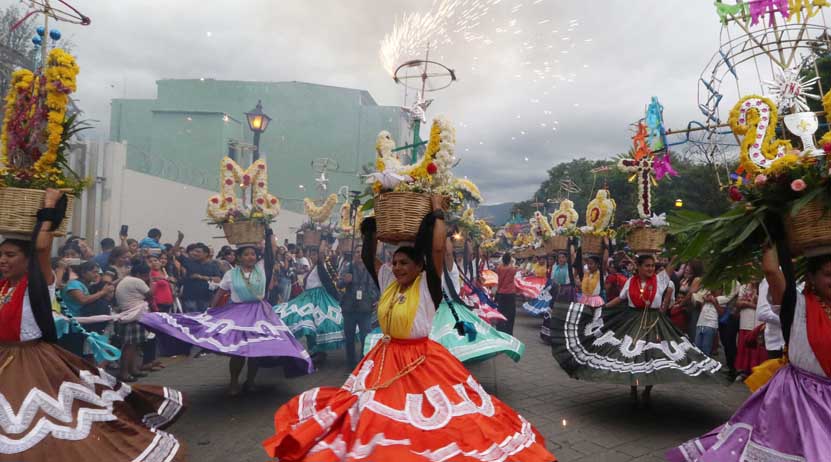 Se realiza el segundo desfile rumbo a la octava | El Imparcial de Oaxaca