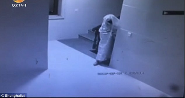 Un ladrón se disfraza de ‘fantasma’ para robar una casa | El Imparcial de Oaxaca Un ladrón se disfraza de ‘fantasma’ para robar una casa | El Imparcial de Oaxaca