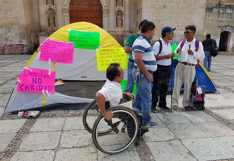 Atletas paralímpicos se instalan en plantón en Santo Domingo | El Imparcial de Oaxaca