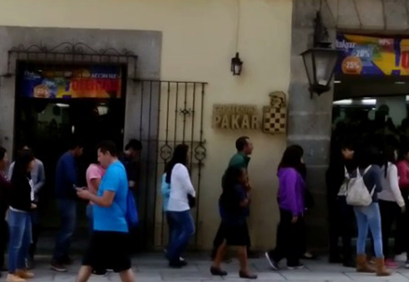 Nuevamente hacen largas filas para adquirir boletos del segundo concierto de Lila Downs | El Imparcial de Oaxaca