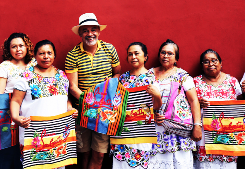 A indígenas mayas les pagan 200 pesos por adornar bolsas de 28 mil | El Imparcial de Oaxaca