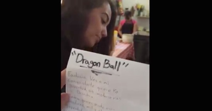 Video: Un mexicano recita un poema a su novia, enojada. Era la canción de Dragon Ball. Ella, feliz | El Imparcial de Oaxaca