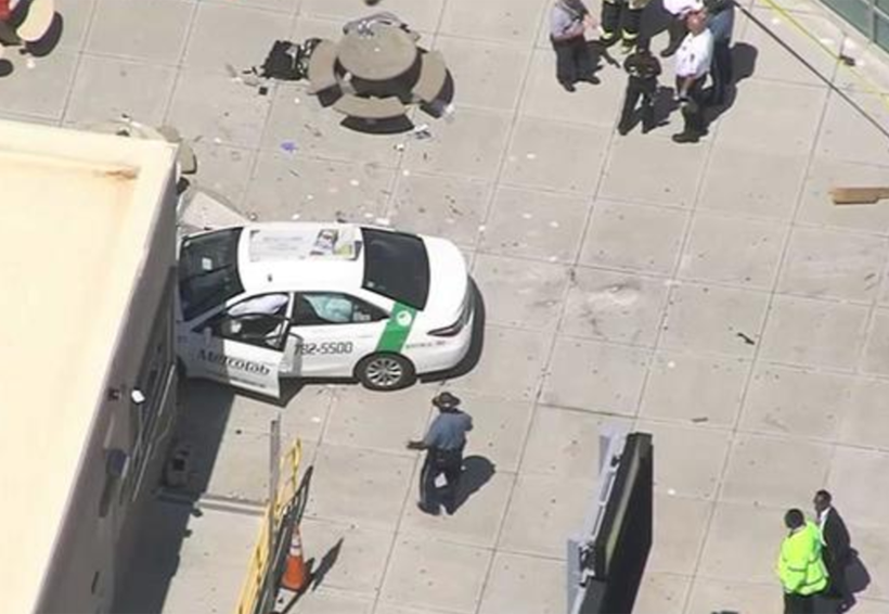 Automóvil atropella a una multitud en Boston | El Imparcial de Oaxaca Automóvil atropella a una multitud en Boston | El Imparcial de Oaxaca