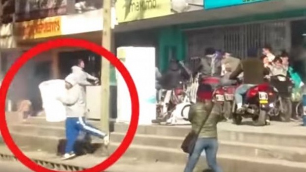 Un hombre en Argentina participa en un “saqueo”, que en realidad era la escena de una película | El Imparcial de Oaxaca