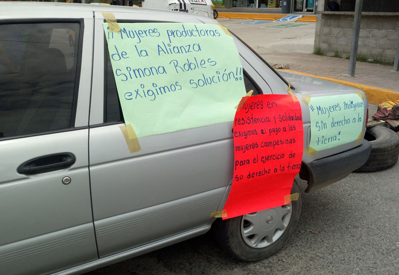 Bloquean carretera en Juchitán, exigen beneficios para el campo