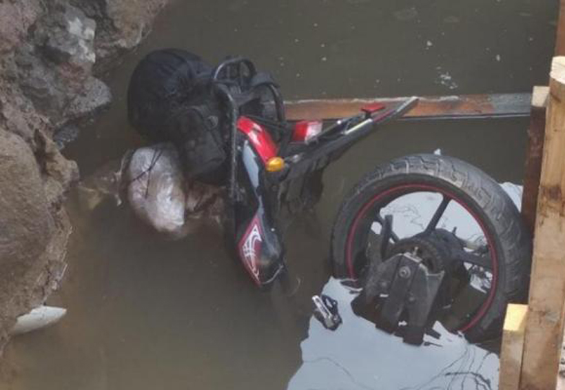 Motociclista muere tras caer en un socavón | El Imparcial de Oaxaca