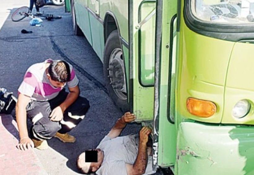Camión de pasajeros a punto de partir en dos a un hombre | El Imparcial de Oaxaca