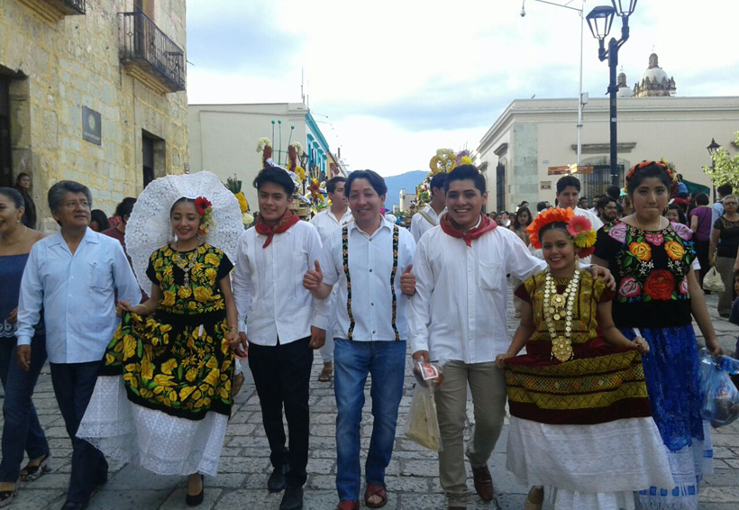 Locatarios de los mercados de Oaxaca celebran previo a la Guelaguetza