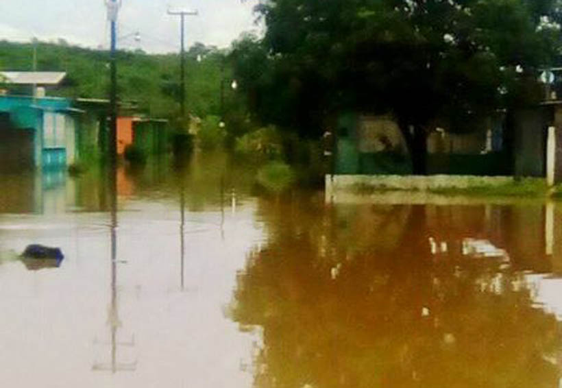 Atienden colonias inundadas en la Cuenca