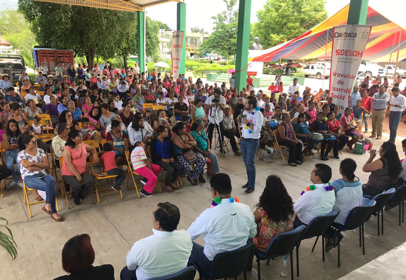 Llevan a la Mixteca, caravanas de desarrollo | El Imparcial de Oaxaca