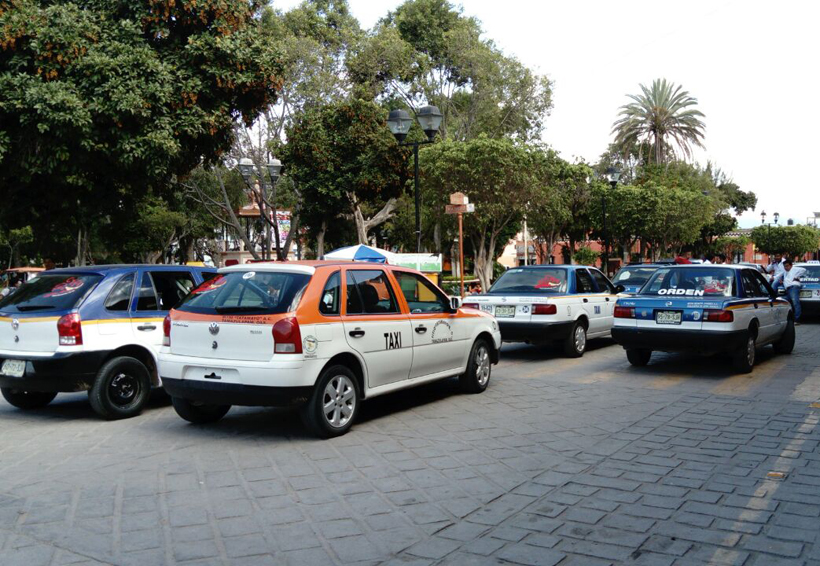 Incidente vial provoca movilización de taxistas en Huajuapan de León, Oaxaca | El Imparcial de Oaxaca