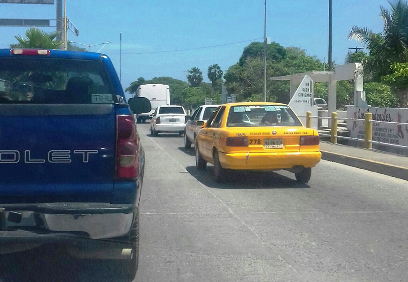 En el Istmo circulan taxis piratas, Sevitra se hace de la vista gorda | El Imparcial de Oaxaca