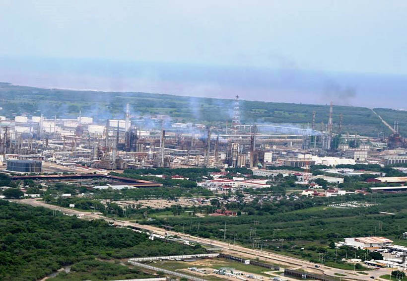 La refinería en el Istmo sobrevive con parches: Petroleros