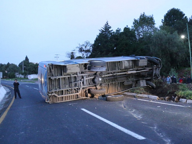 Vuelca camión; hay 45 lesionados | El Imparcial de Oaxaca