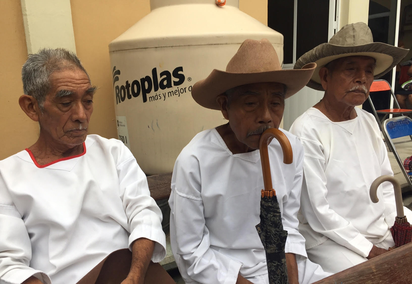 Celebran en la Costa de Oaxaca con música y danzas fiesta indígena