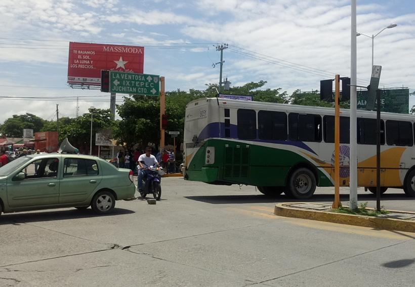 Protesta Sección 22 en gira  del gobernador en Juchitán