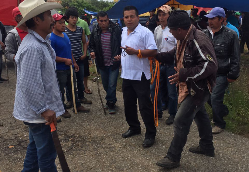 Cansados de ser ignorados, retienen a un funcionario en Miahuatlán | El Imparcial de Oaxaca