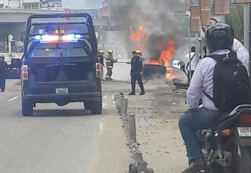 Se incendia vehículo en Cinco Señores, Oaxaca | El Imparcial de Oaxaca