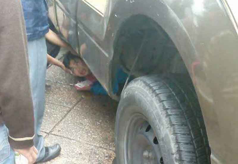 Adolescente quedó debajo de camioneta de valores